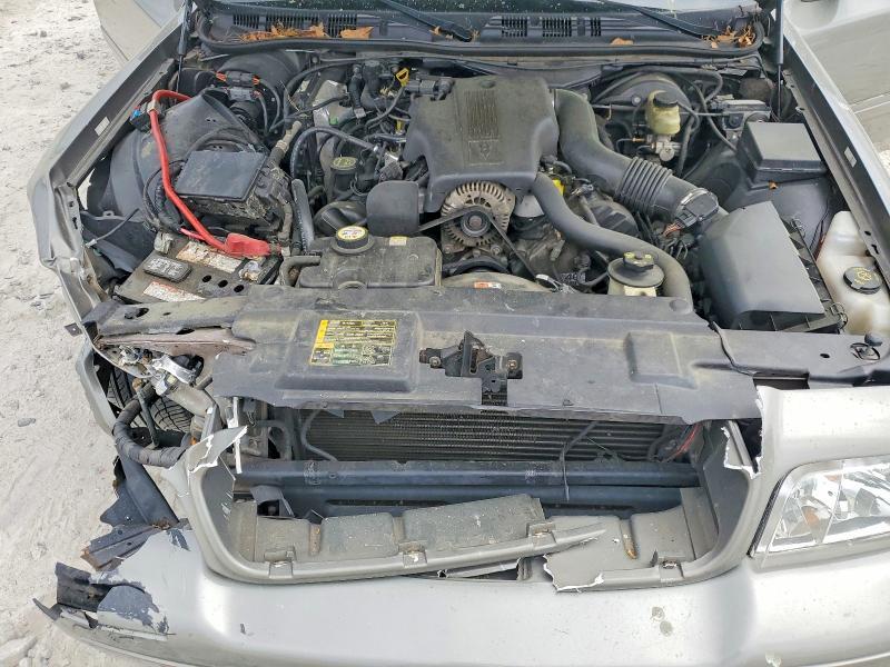 2004 Ford Crown Victoria