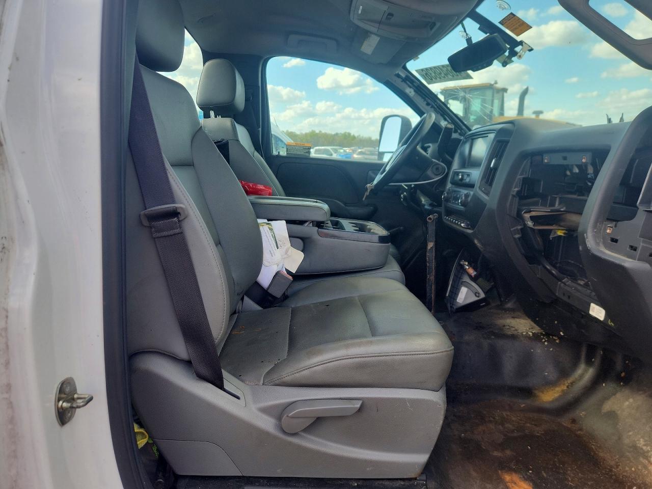 2019 GM GM515 Truck Cab AND Chassis