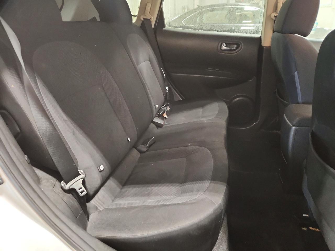 2013 Niss Rogue s