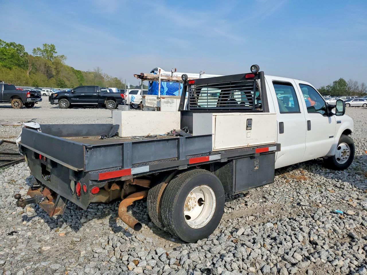 2005 Ford F350 Super Duty Flatbed Truck