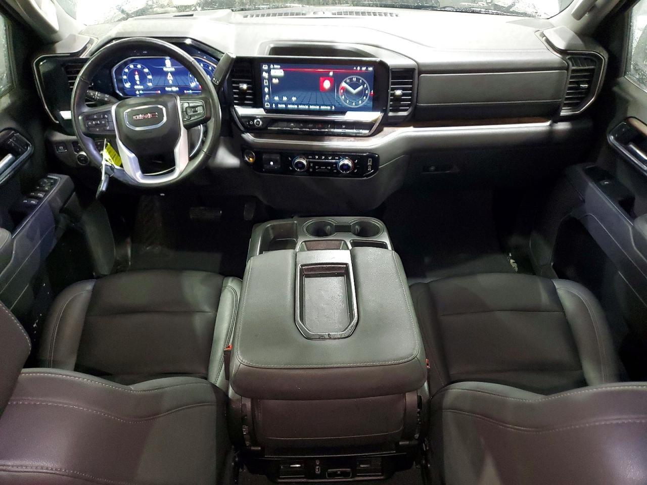 2025 GMC Sierra K1500 SLT