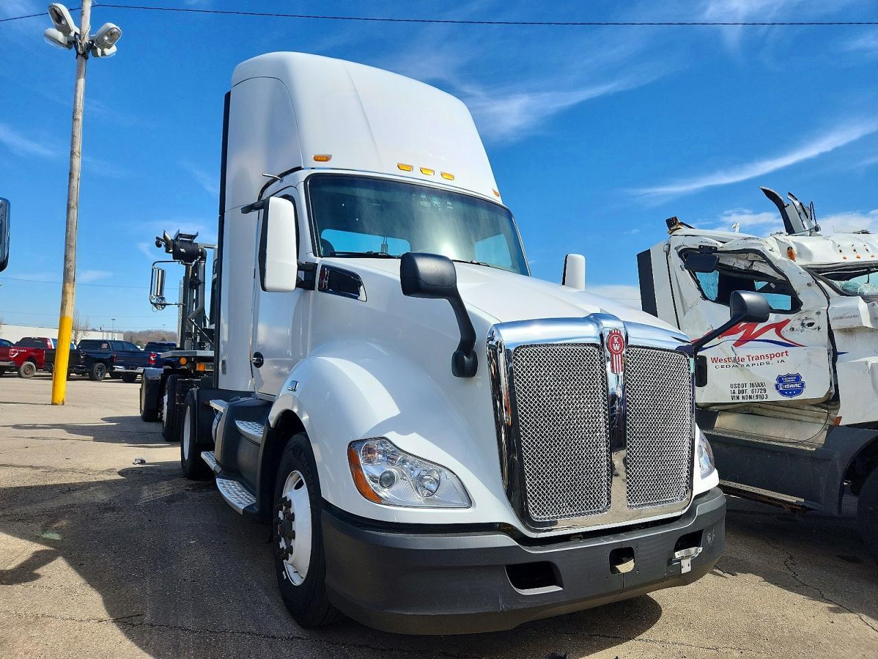 2019 Kenworth T680 Semi Truck