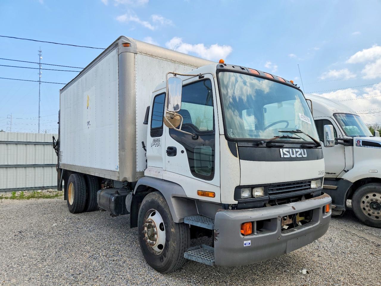 2004 Isuzu T7F BOX Truck
