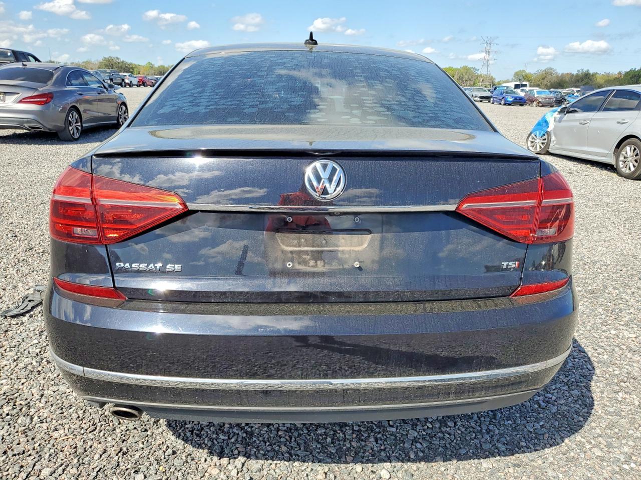 2018 Volkswagen Passat se