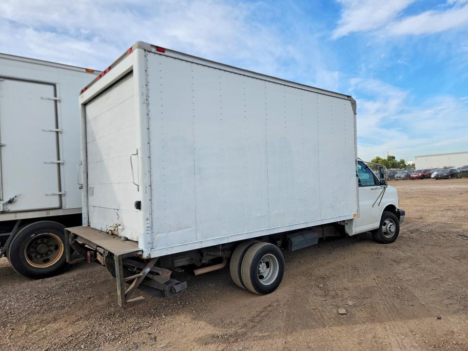 2004 Chevrolet Express BOX Truck