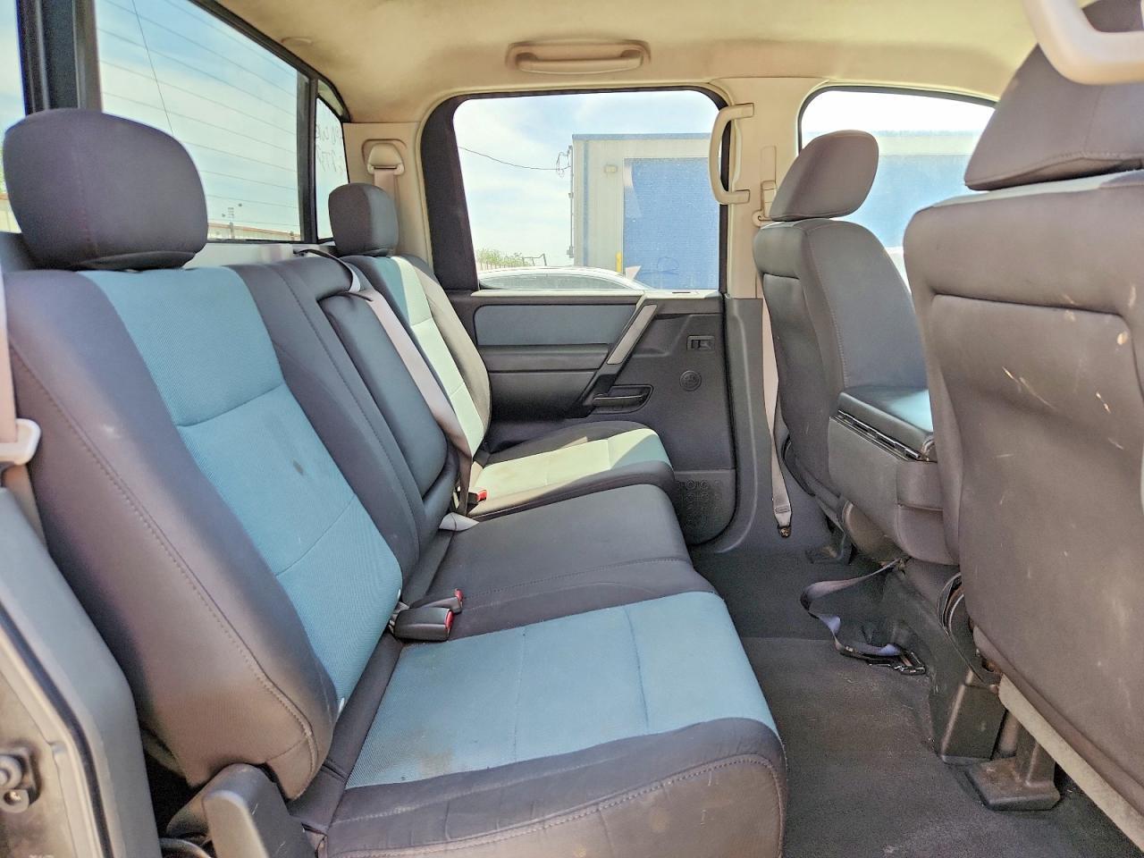 2005 Nissan Titan XE