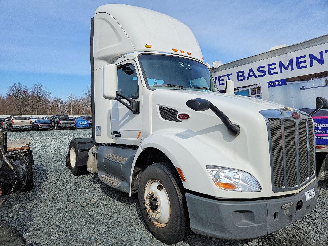 2018 Peterbilt 579 Semi Truck