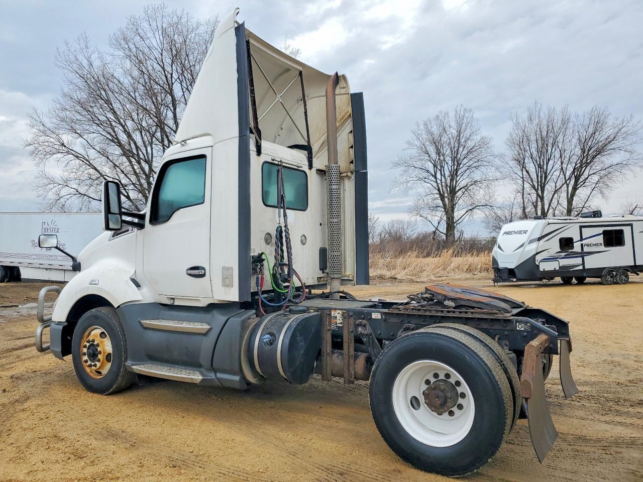 2016 Kenworth T680 Semi Truck