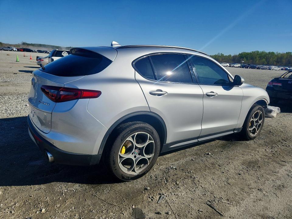 2018 Alfa Romeo Stelvio Sport