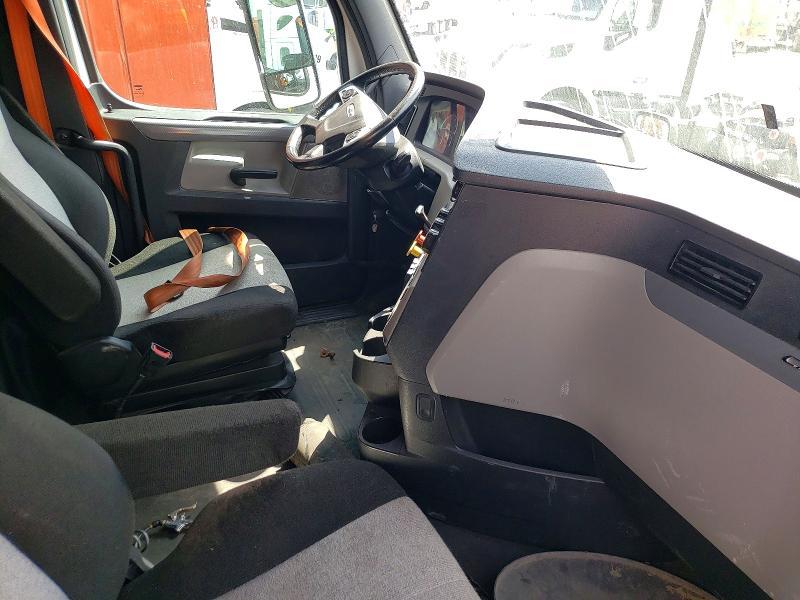 2020 Freigliner 2020 Freightliner Cascadia 126 Semi Truck