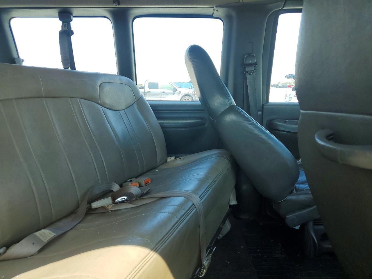 2002 Chevrolet Express 2500