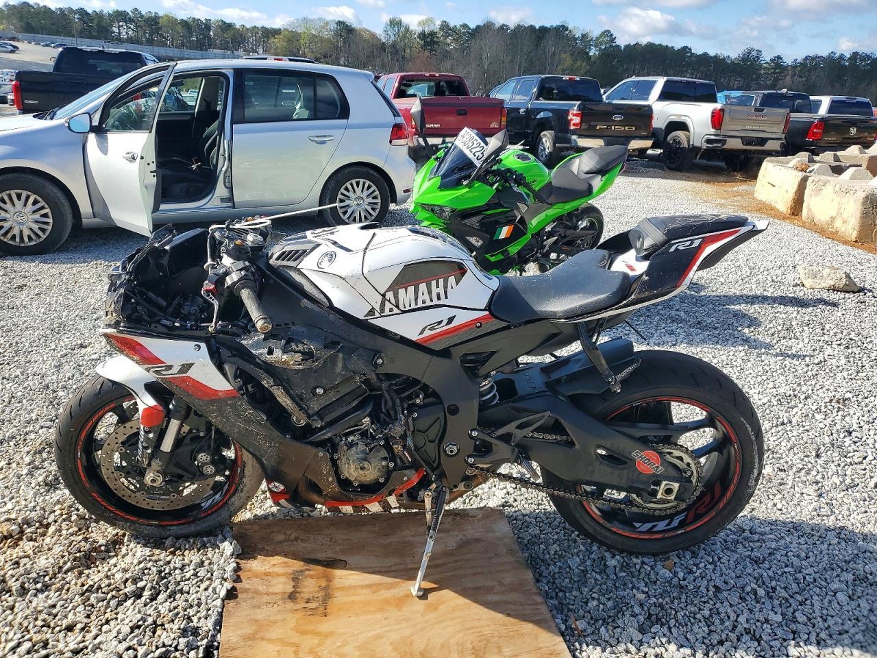 2024 Yamaha YZFR1