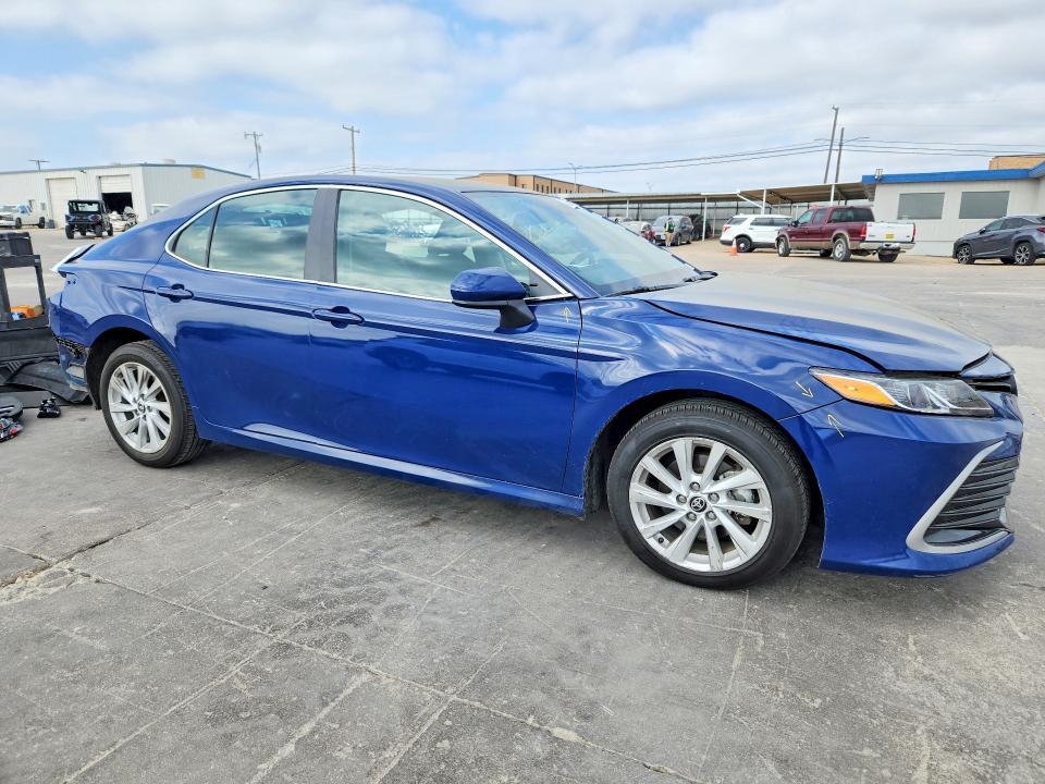 2024 Toyota Camry le