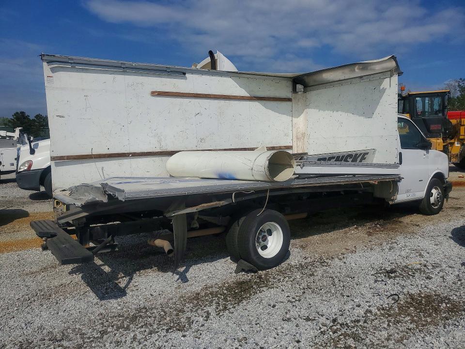 2021 GMC Savana BOX Truck