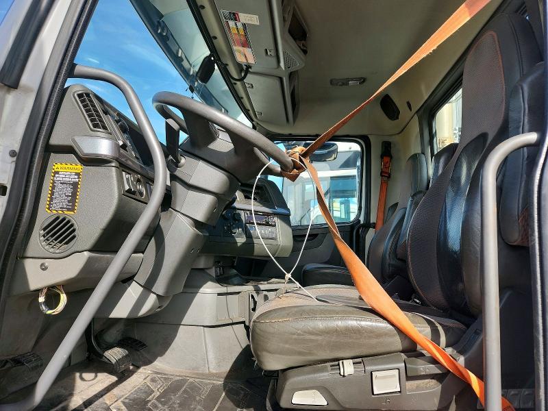 2020 Volvo VNR Semi Truck
