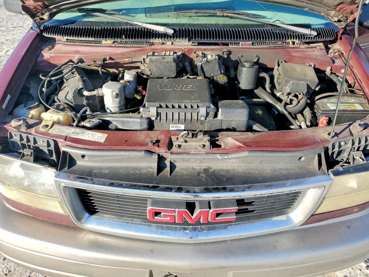 2002 GMC Safari XT
