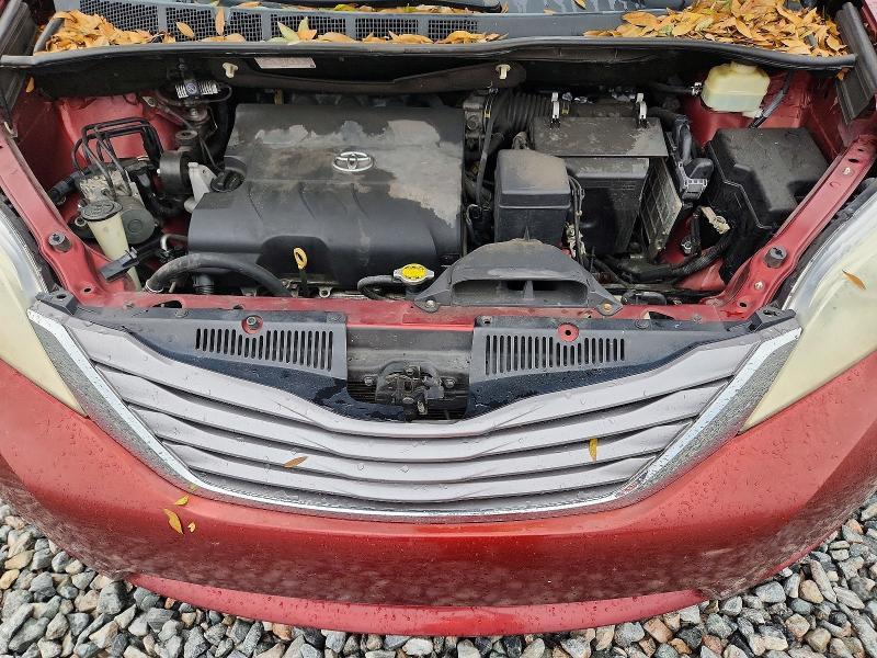 2016 Toyota Sienna xle 8-passenger