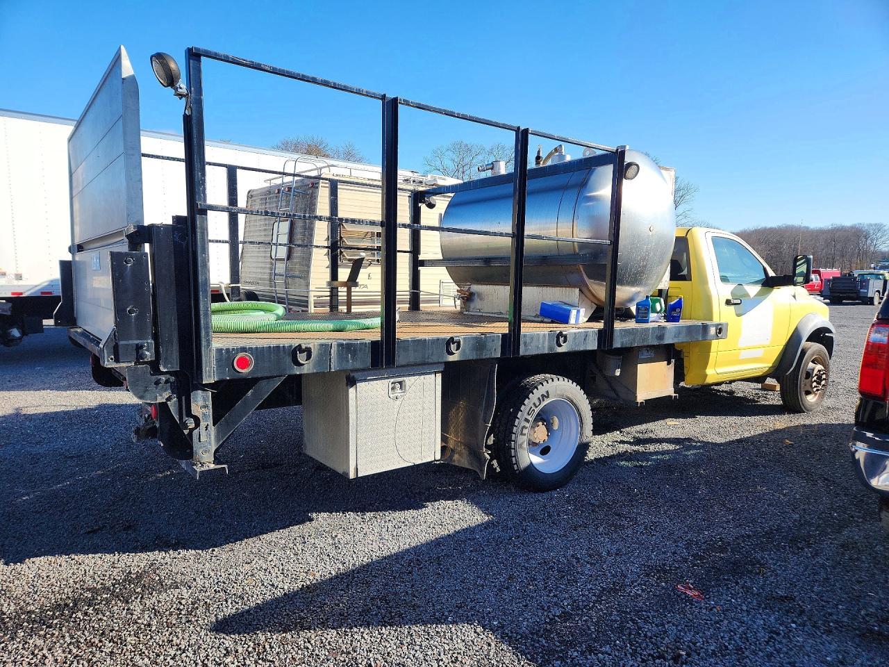 2011 Dodge RAM Chassis Cab Flatbed Truck