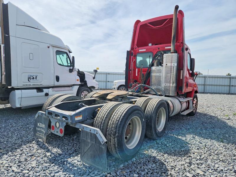 2011 Freightliner Cascadia Semi Truck