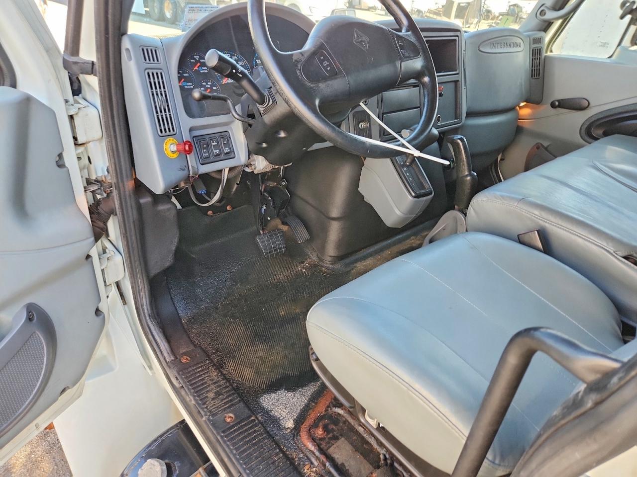 2008 International 4300 BOX Truck