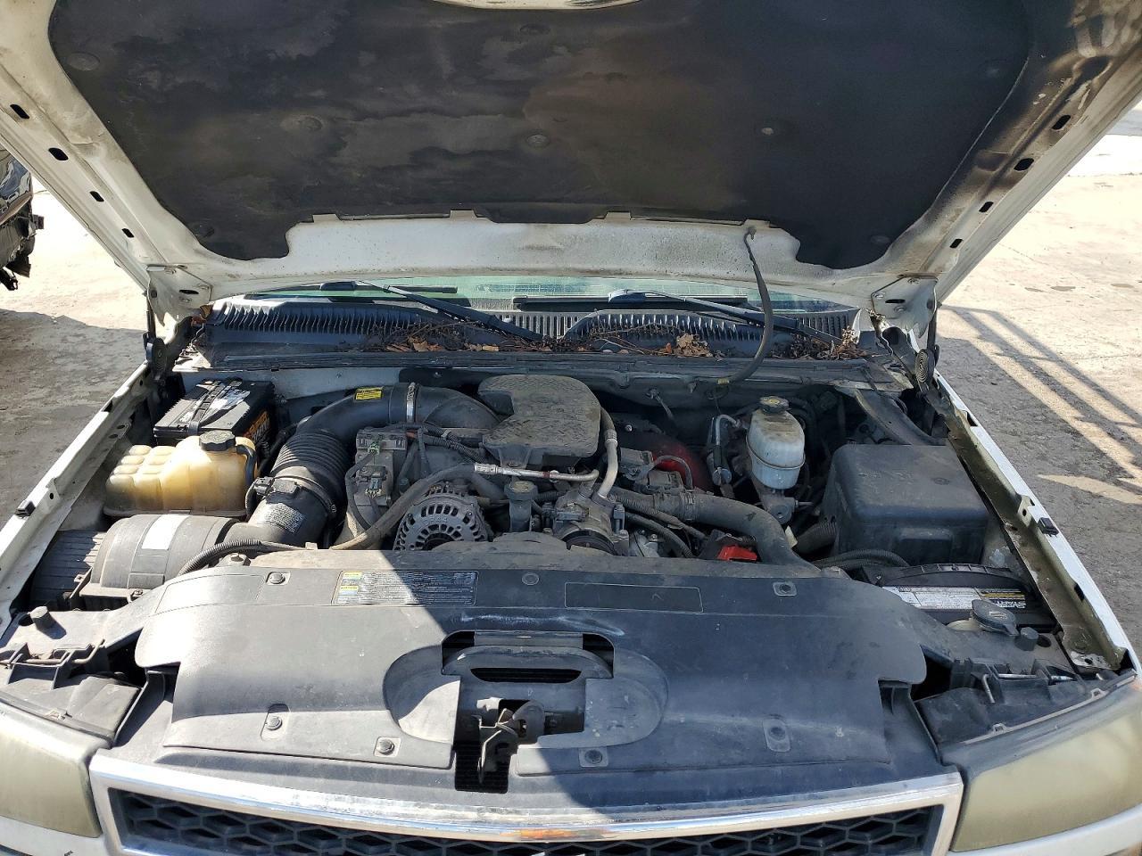 2006 Chevrolet Silverado Flatbed Truck