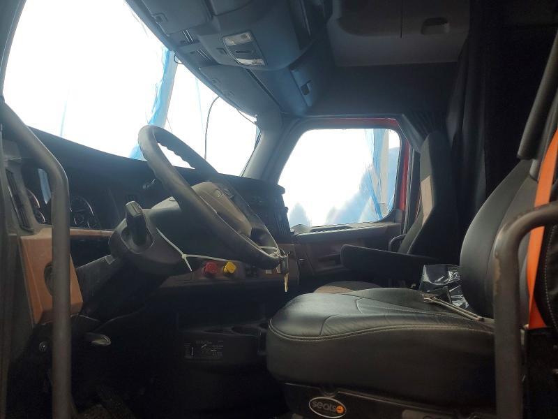 2018 Freightliner Cascadia 126