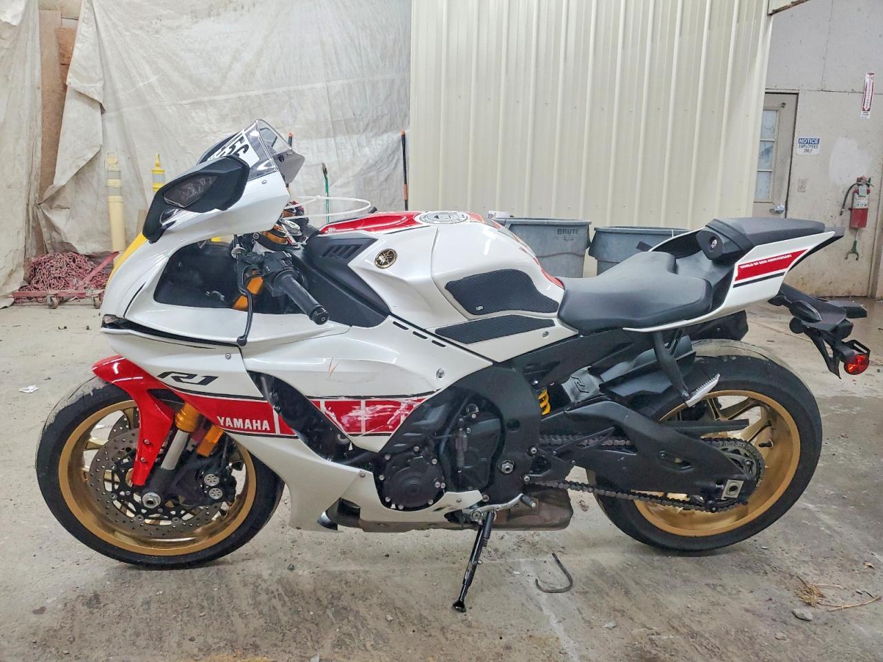 2022 Yamaha YZFR1