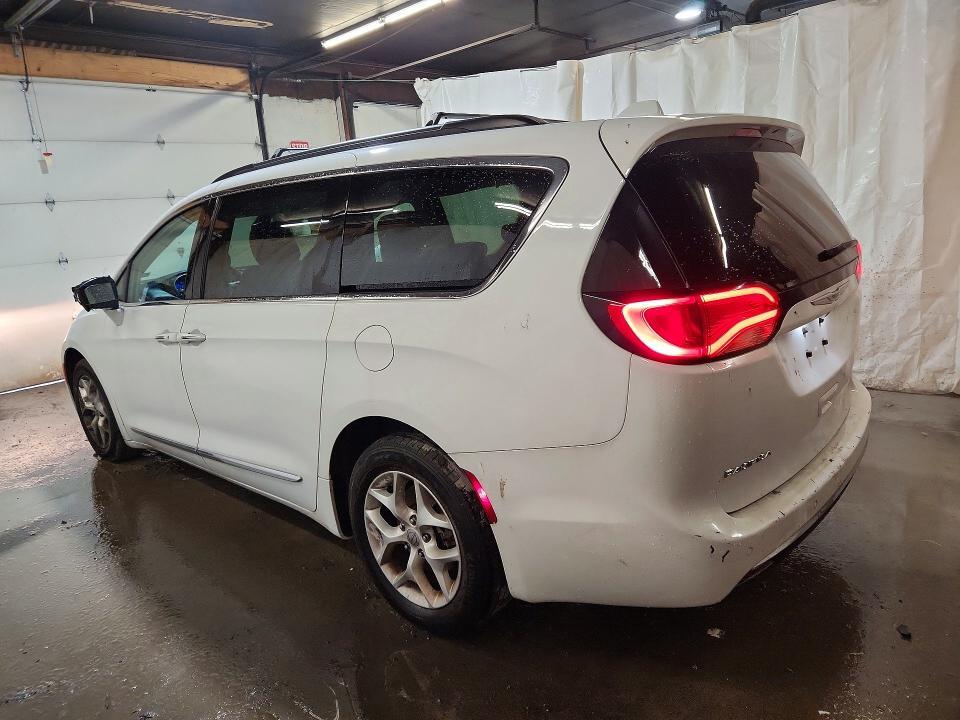 2017 Chrysler Pacifica Touring l