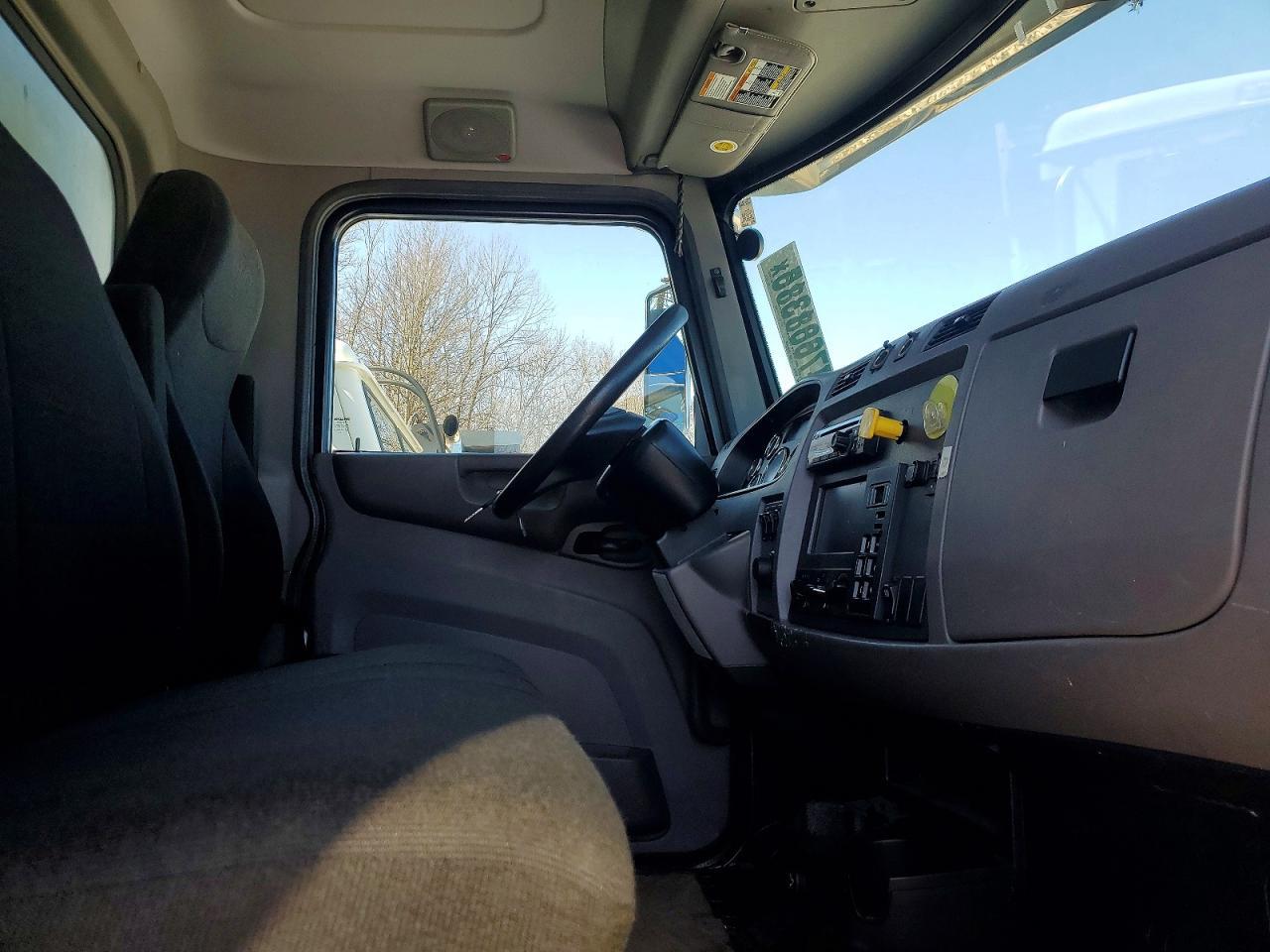 2022 Peterbilt 2022  337-BOX Truck