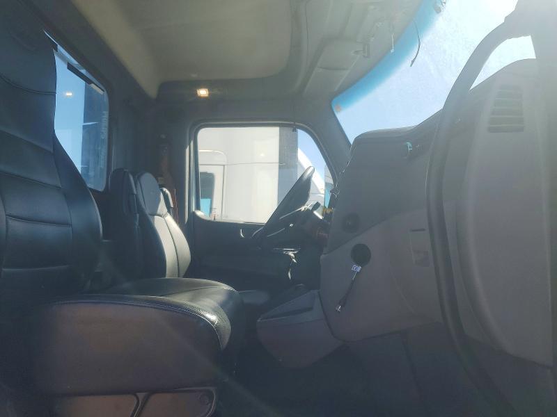 2017 Peterbilt 579 Semi Truck