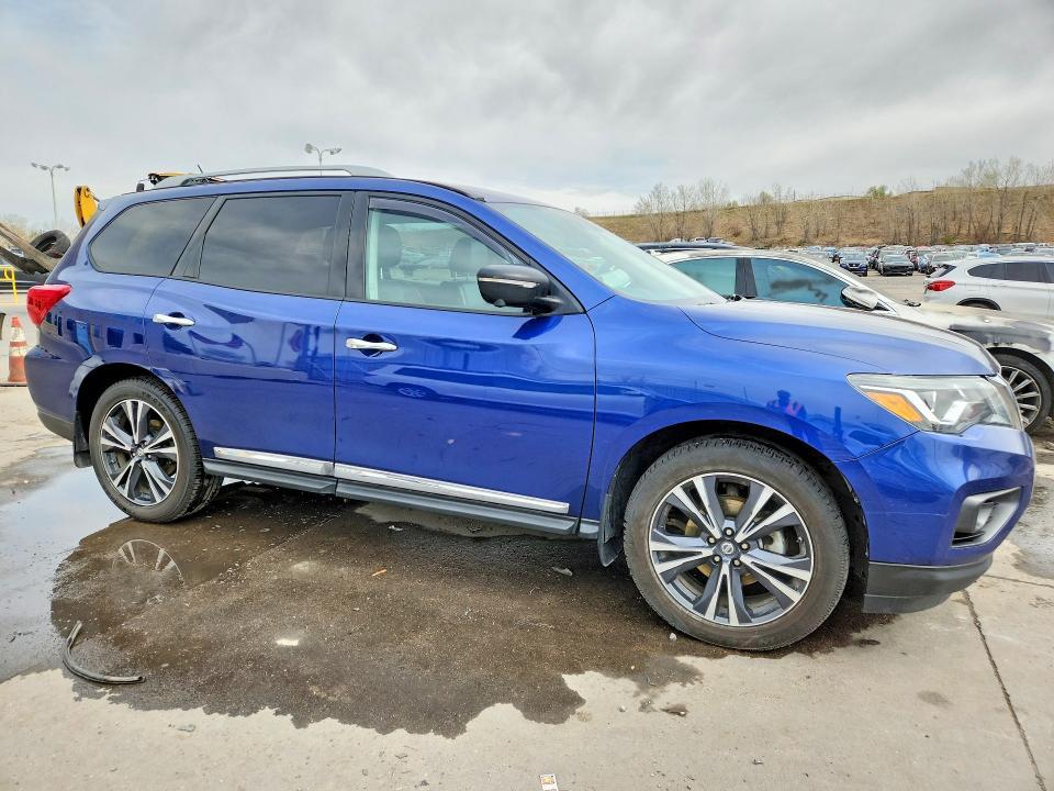 2017 Nissan Pathfinder Platinum
