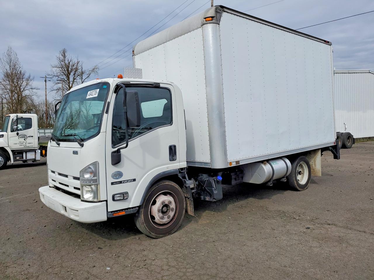 2011 Isuzu NQR BOX Truck