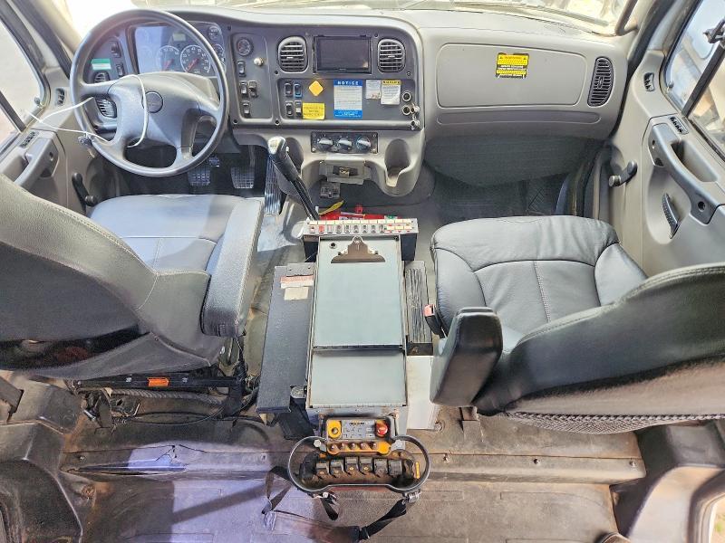 2013 Freigliner 2013 Freightliner 114SD Crane Truck