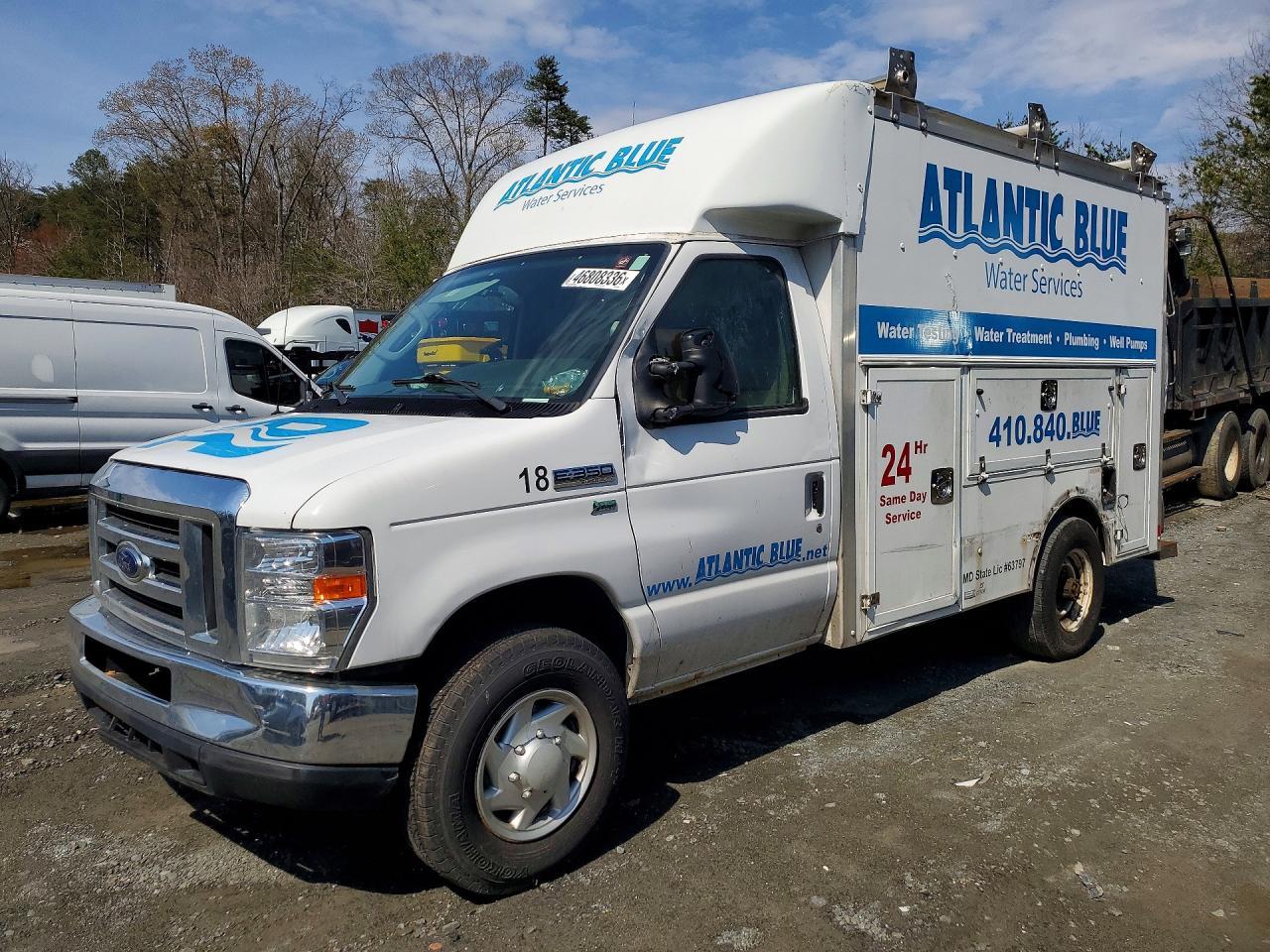 2017 Ford Econoline E350 Super Duty Cutaway Van