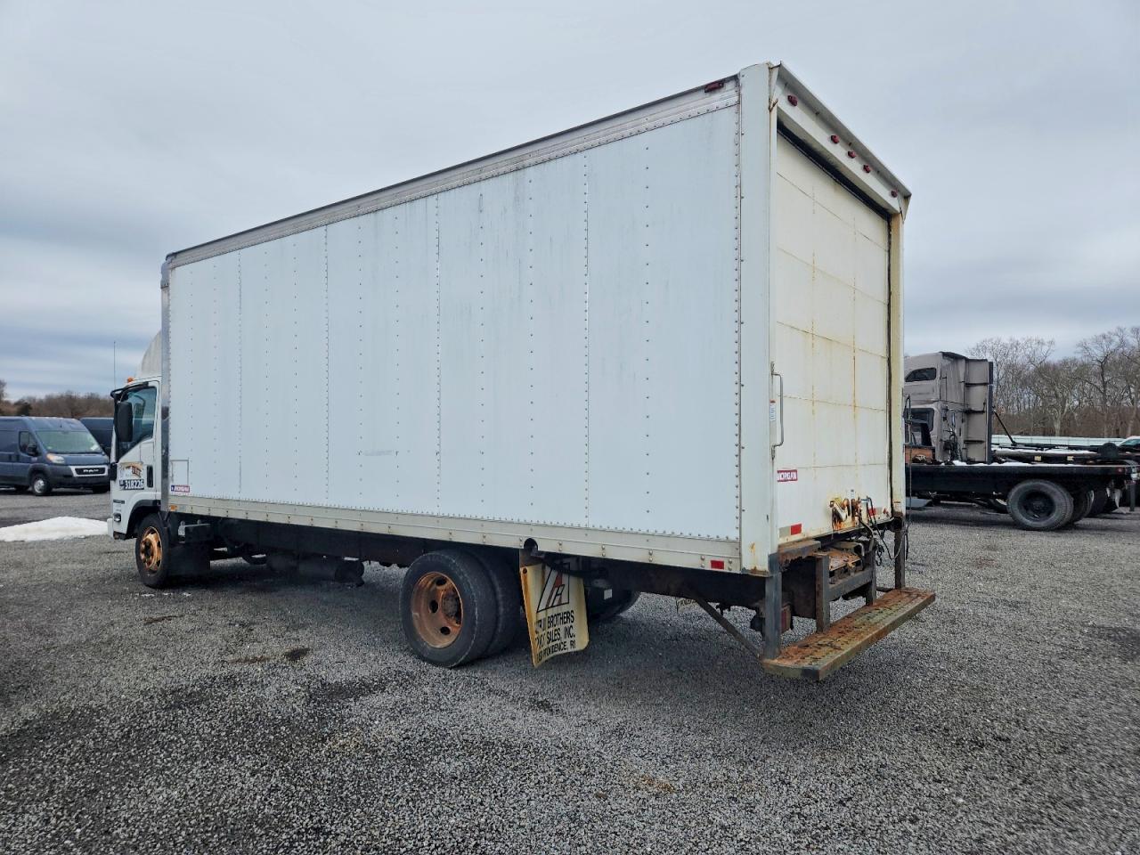 2013 Isuzu NPR HD BOX Truck