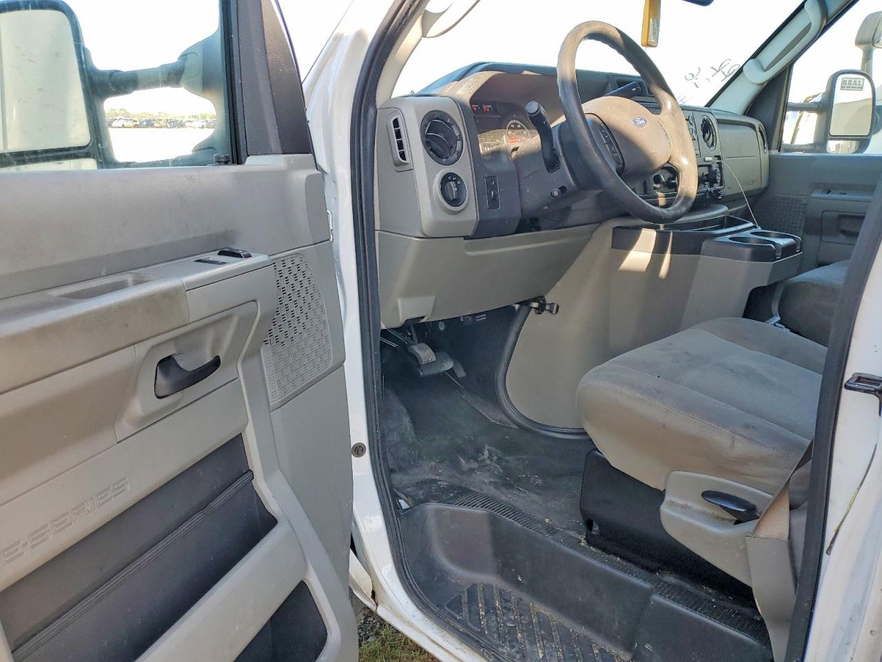 2019 Ford E350 BOX Truck