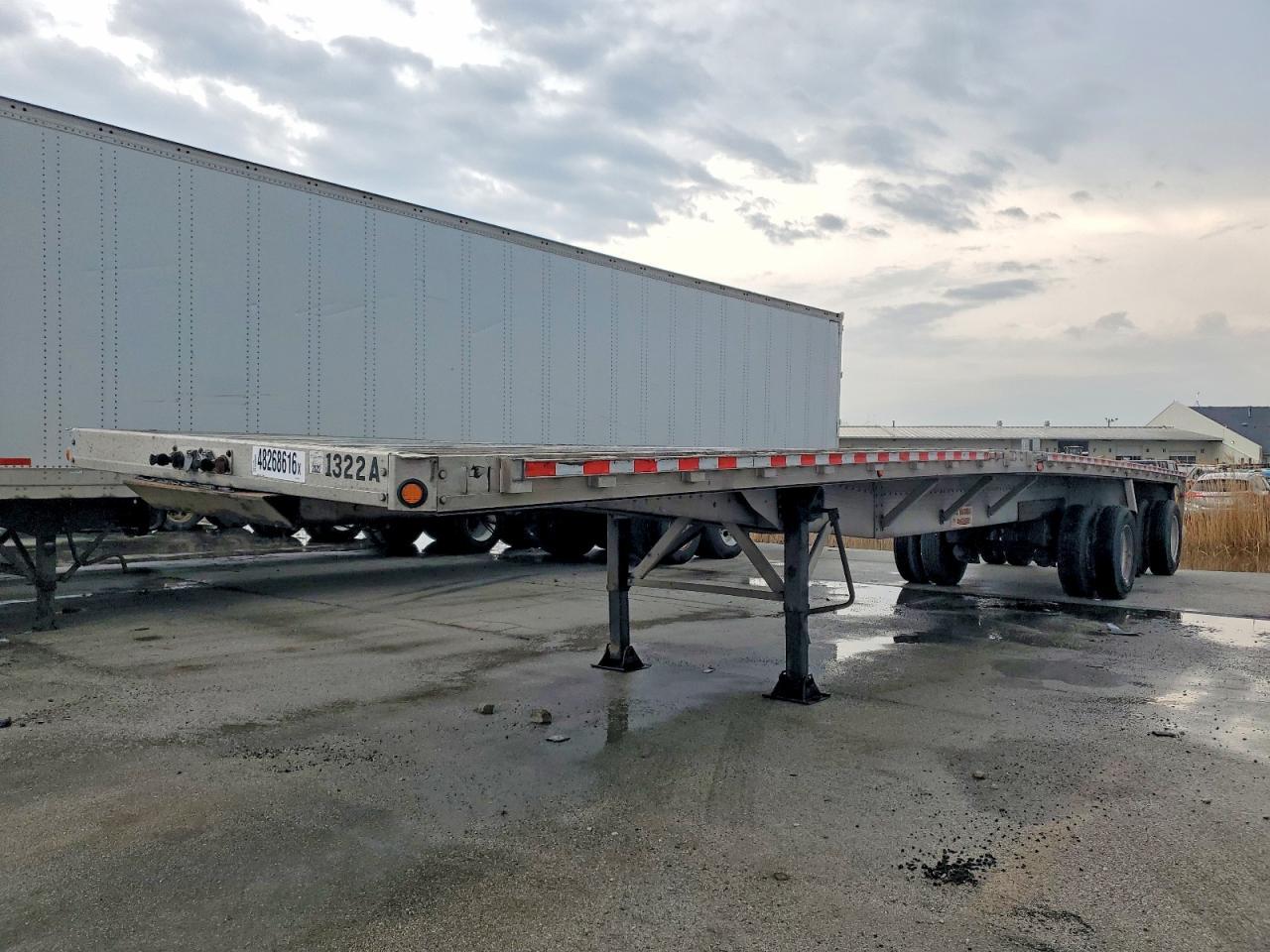 2006 Reitnouer Flatbed Trailer