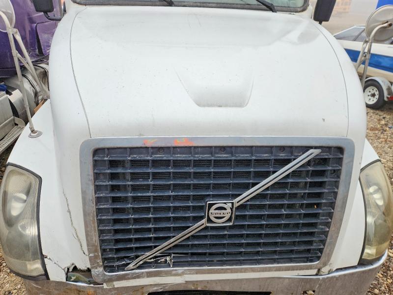 2012 Volv O VNL Semi Truck