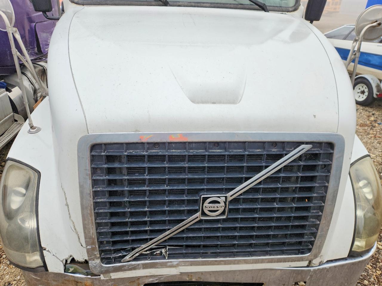 2012 Volv O VNL Semi Truck