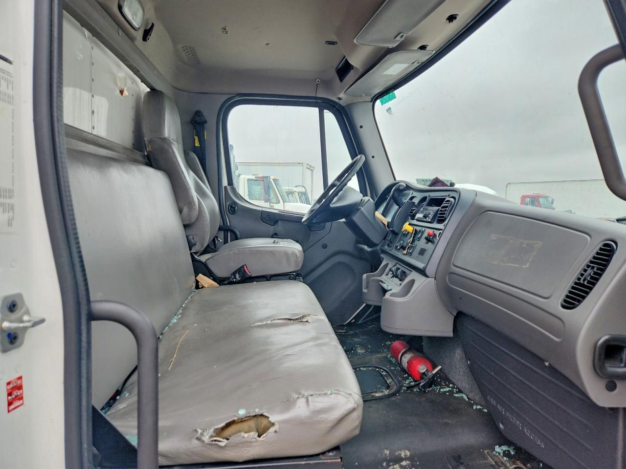 2020 Freigliner 2020 Freightliner Business Class M2 BOX Truck