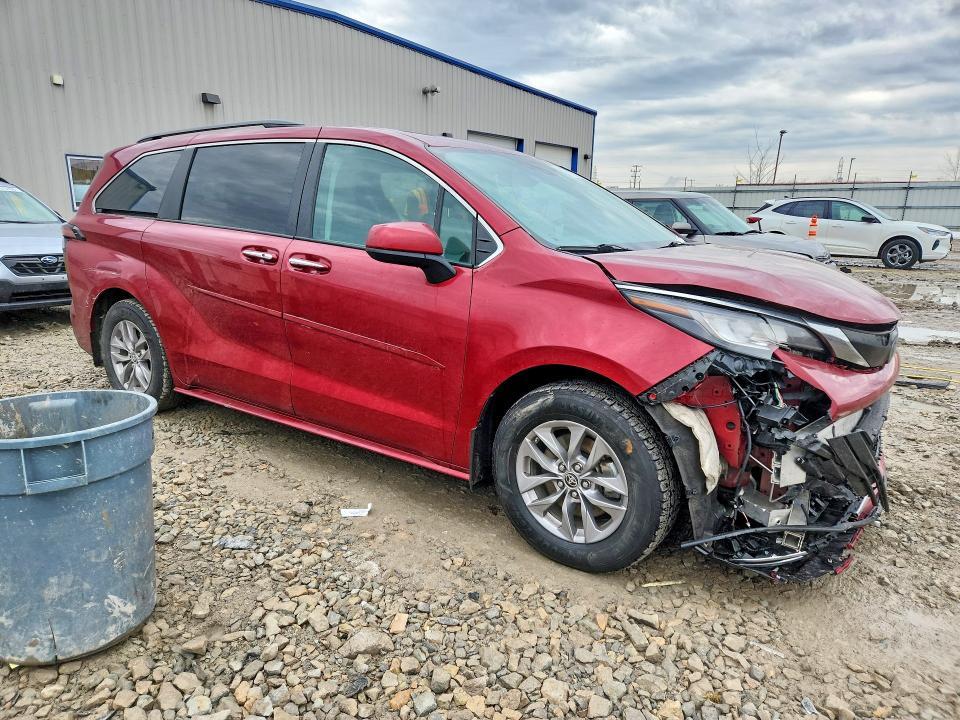 2022 Toyota Sienna xle 7-passenger