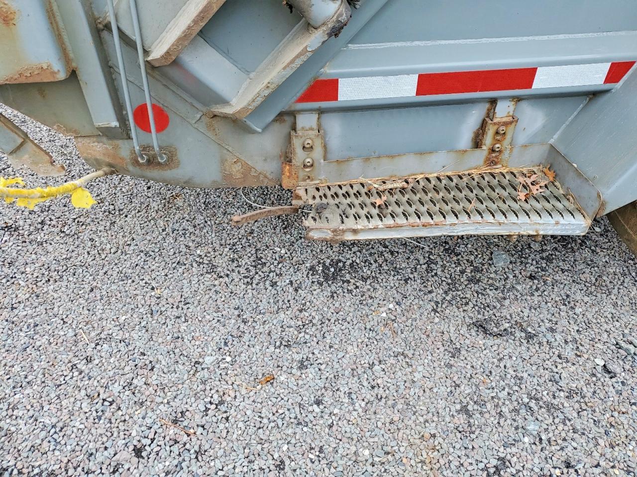 2005 International 4400 Refuse Truck