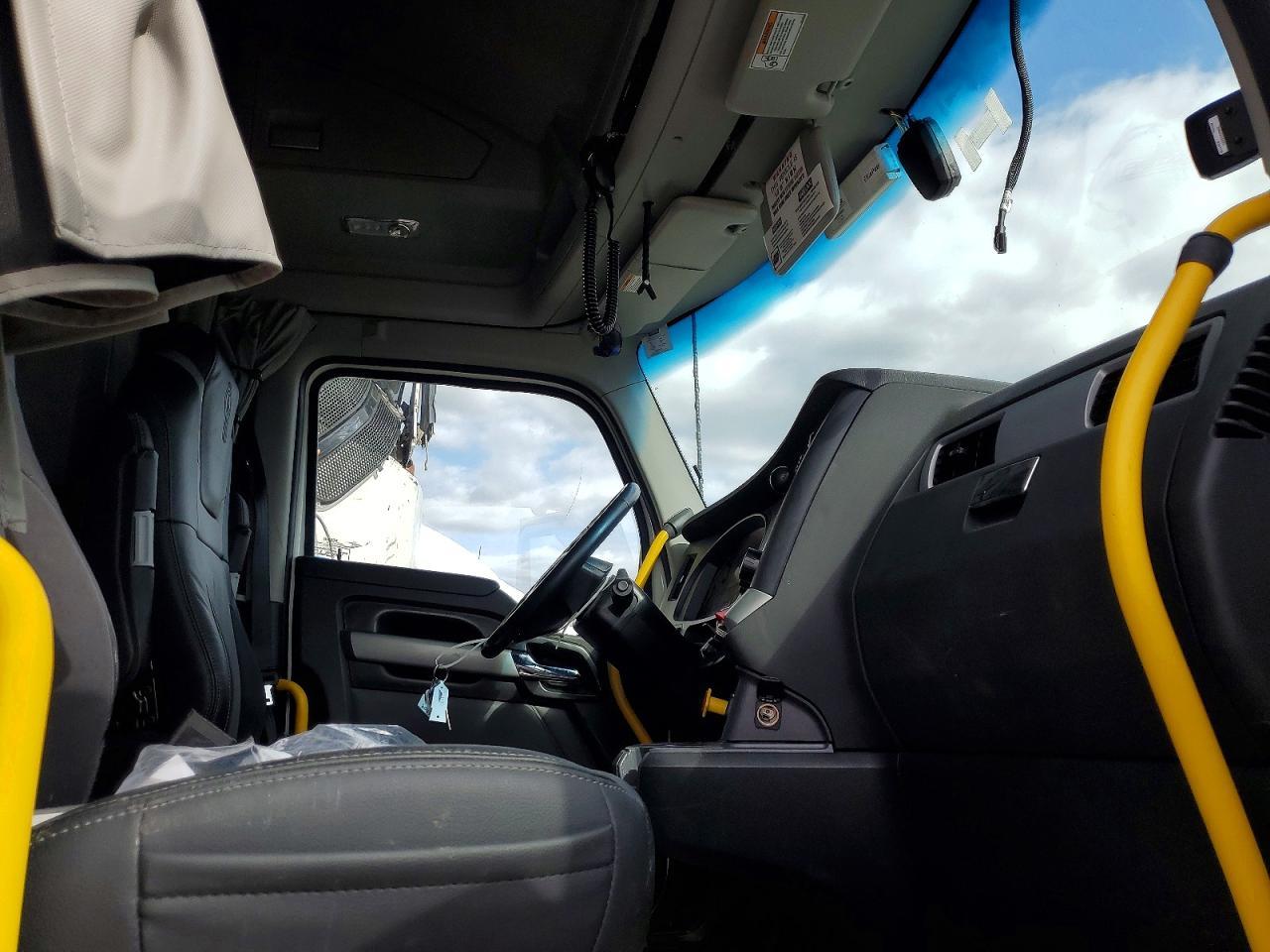 2025 Kenworth T680 Semi Truck