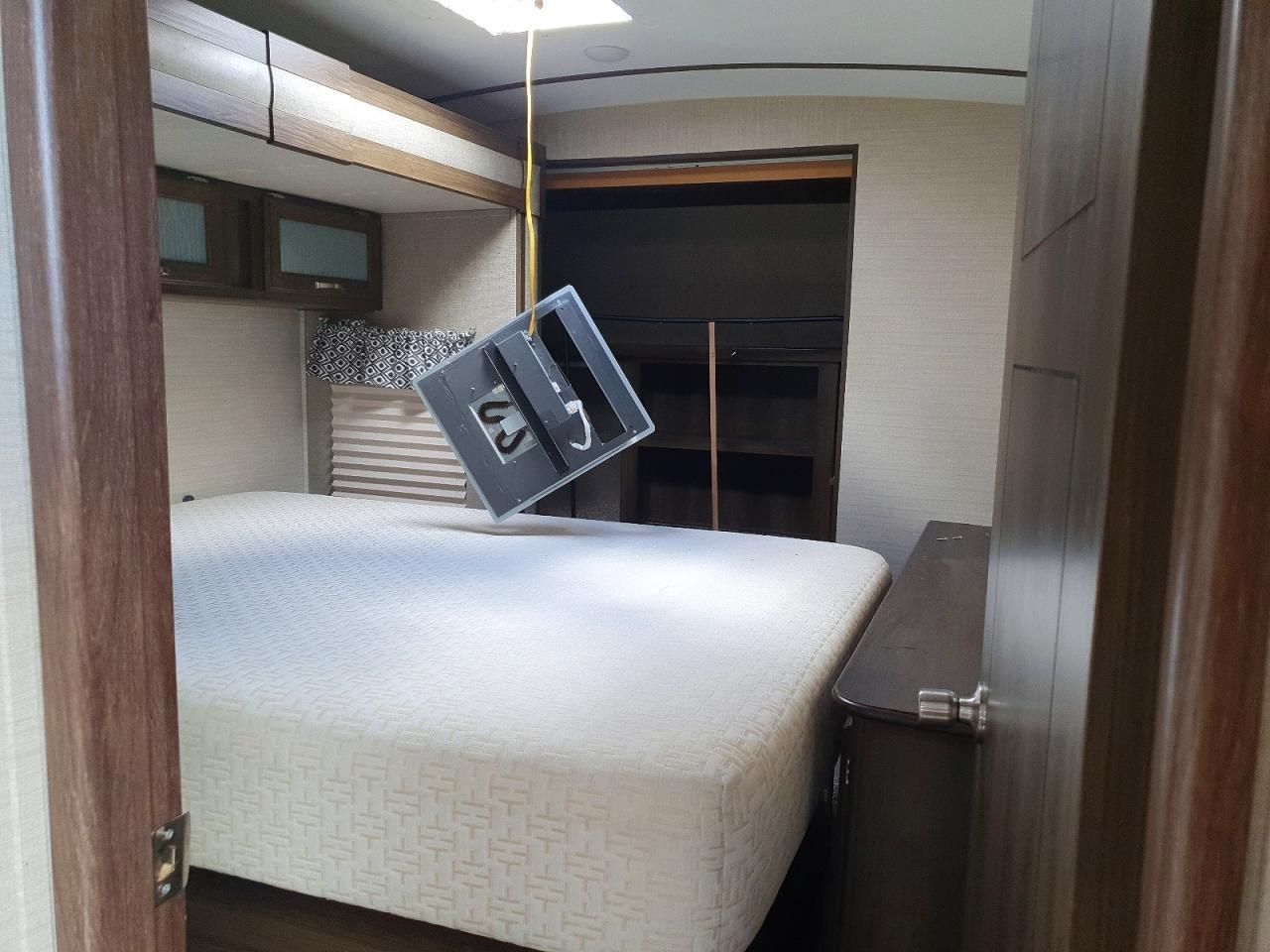 2018 Keystone Premier Camper