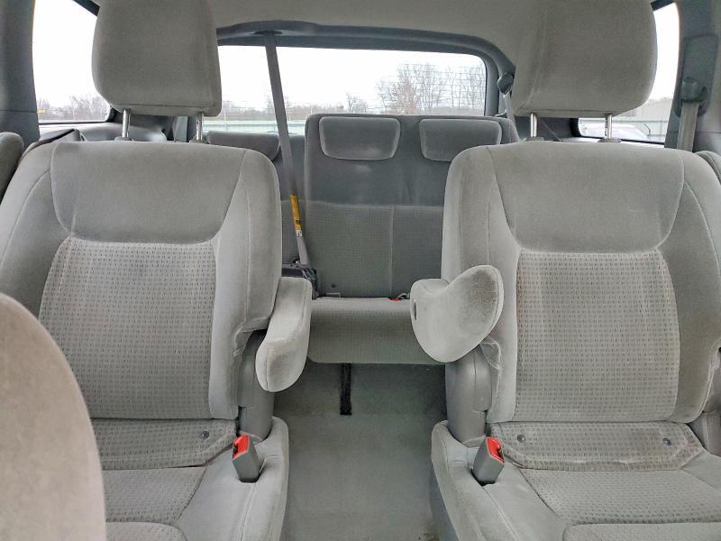 2010 Toyota Sienna ce 7-passenger