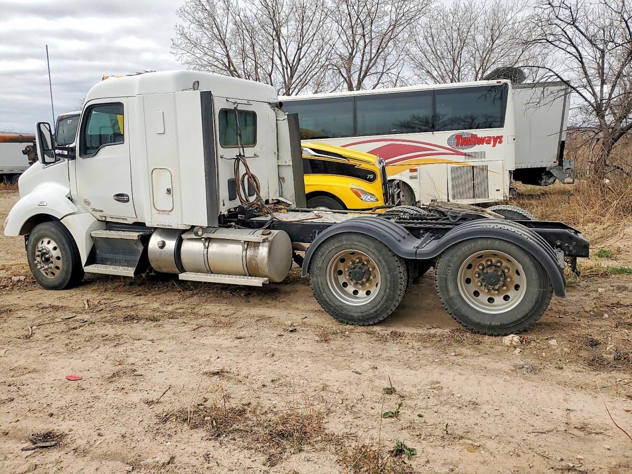 2020 Kenworth T680 Semi Truck