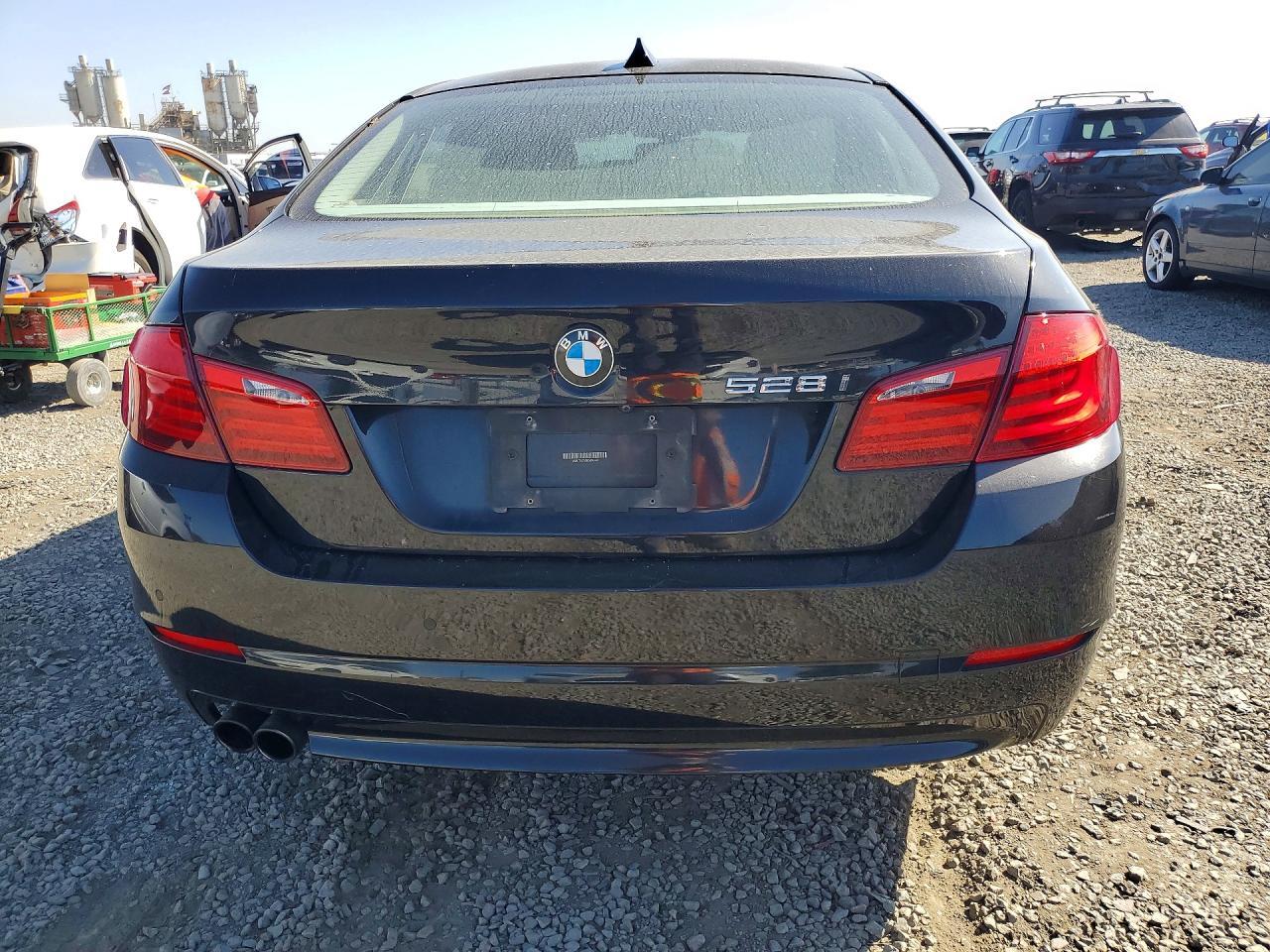 2011 BMW 528 i
