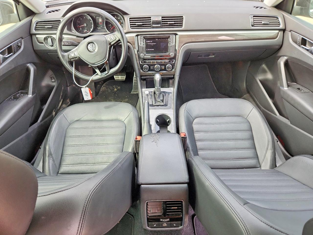 2018 Volkswagen Passat sel Premium