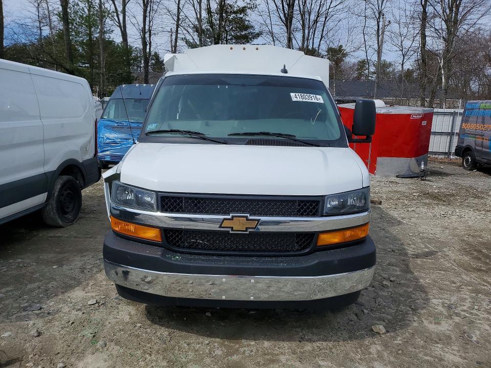 2025 Chev Express G4500