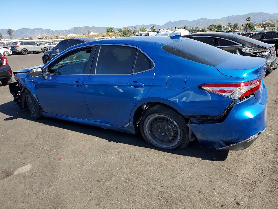 2020 Toyota Camry Hybrid le